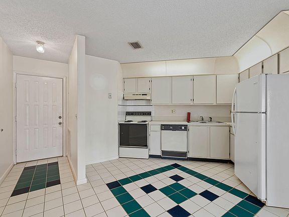 3rd image of 1971 NE Collins Circle #110