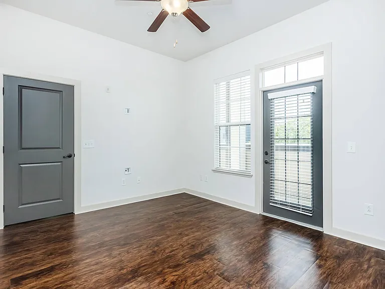 1810 Belcourt — Photo 29