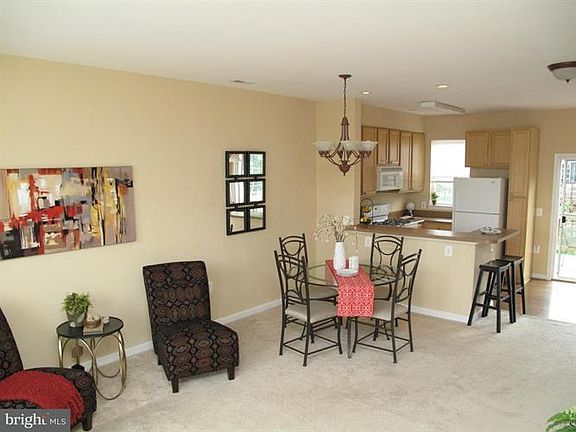 2nd image of 23106 Blackthorn Sq