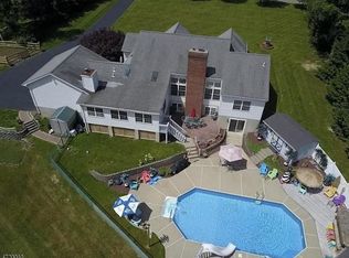 17 Voight Ln, Lafayette, NJ 07848