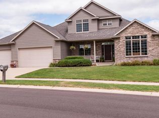 1915 Scenic Point Ln SW, Rochester, MN 55902