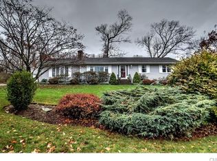 25 Woodfield Dr, Trumbull, CT 06611