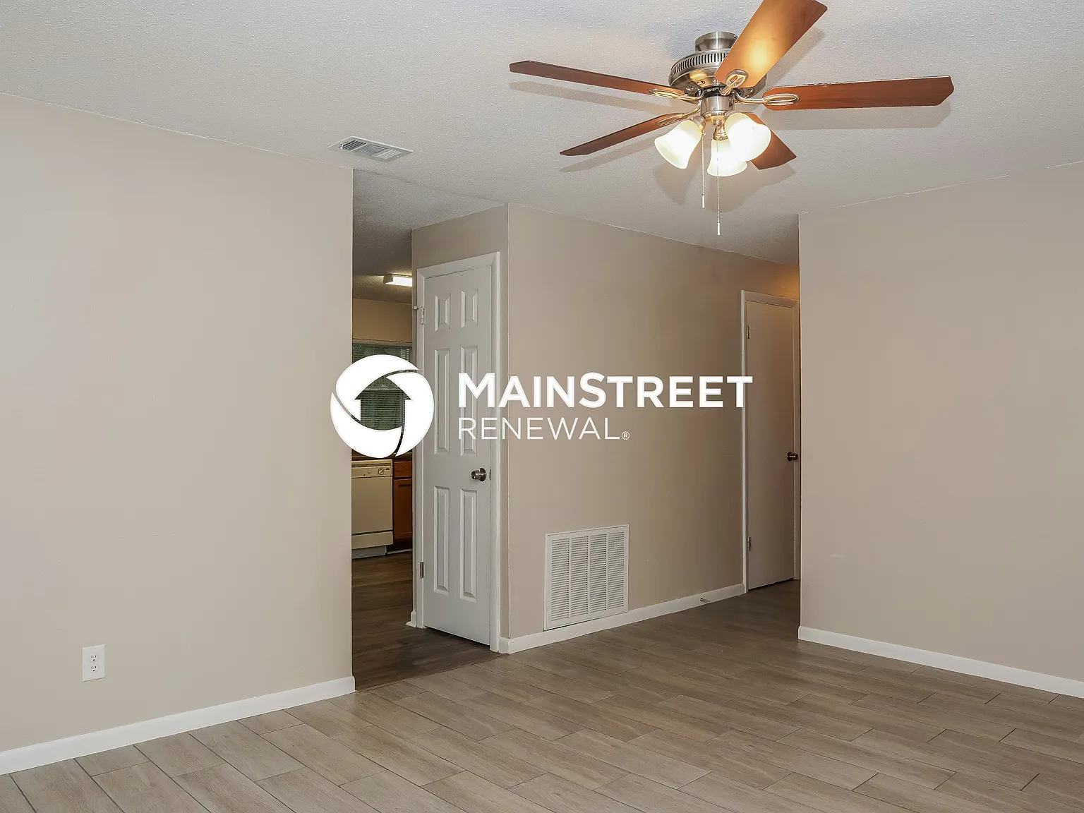 1137 Swan St — Photo 4