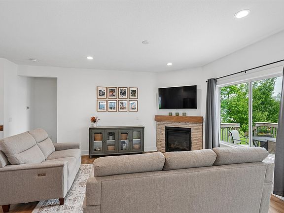 2nd image of 9483 Verdi Ln