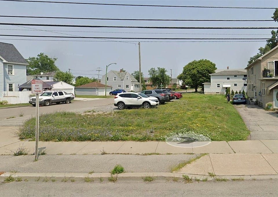 2nd image of 3336 Genesee St