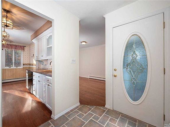 3rd image of 34 Grady Ln
