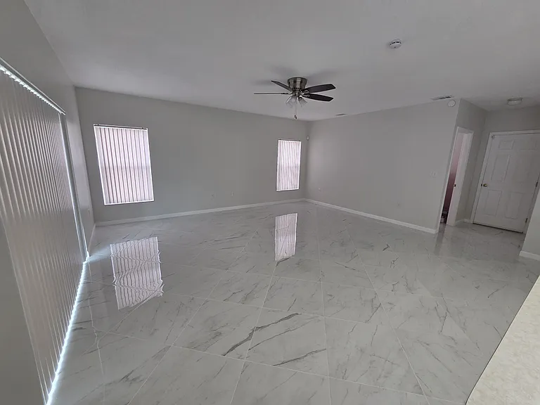 330 Aldershot Ct — Photo 10