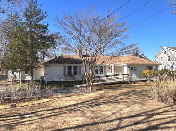 90 River Street, Guilford, CT 06437