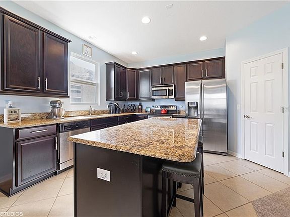 4th image of 275 Blue Cypress Dr
