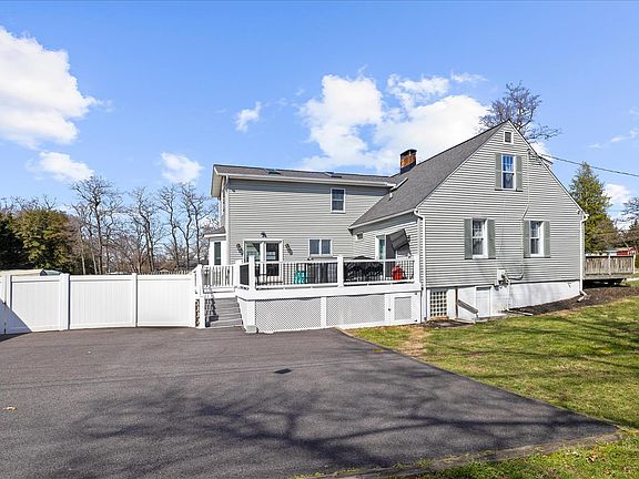 2nd image of 1217 Valley Rd