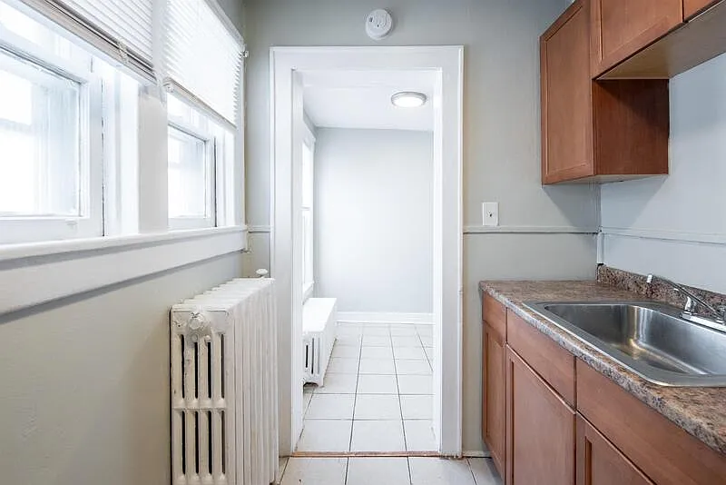1 bed, 1.0 bath, 850 sqft, $1,150 — Photo 2