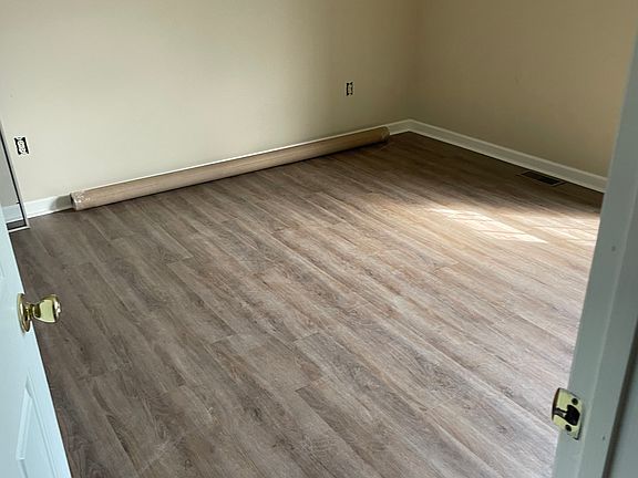 5th image of 607 Benjamin Dr