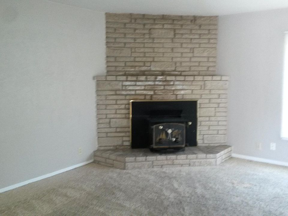 2nd image of 3555 E Norwich Ave