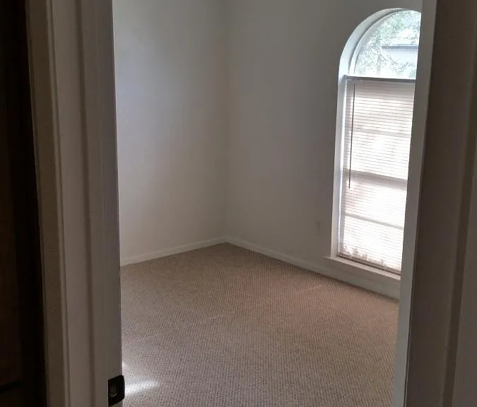 6017 Robin Dr — Photo 3