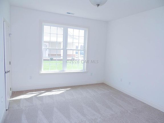 3rd image of 923 Turnstone Cir