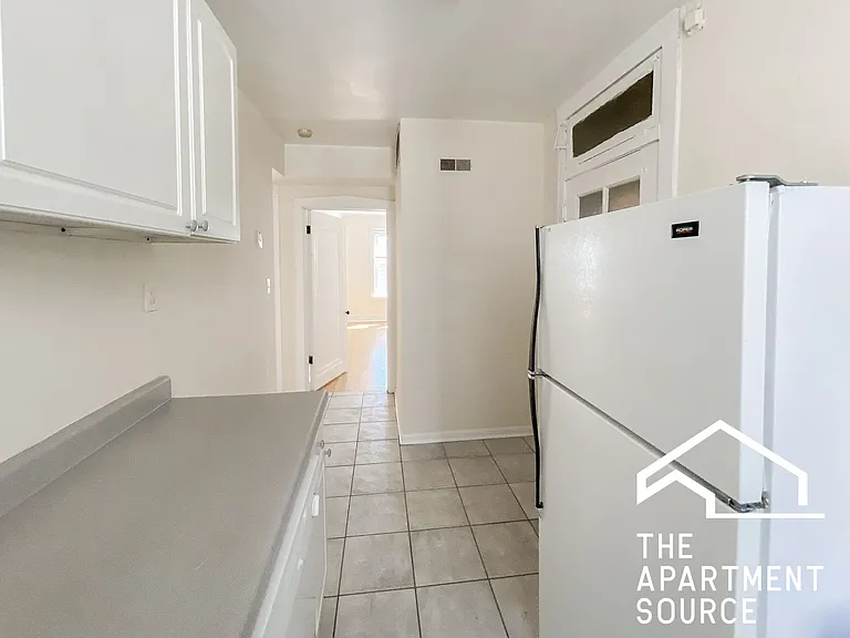 5052 N Wolcott Ave #3 — Photo 2