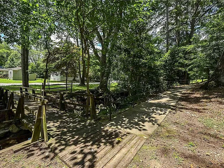 258 Bellvue Dr SE — Photo 19