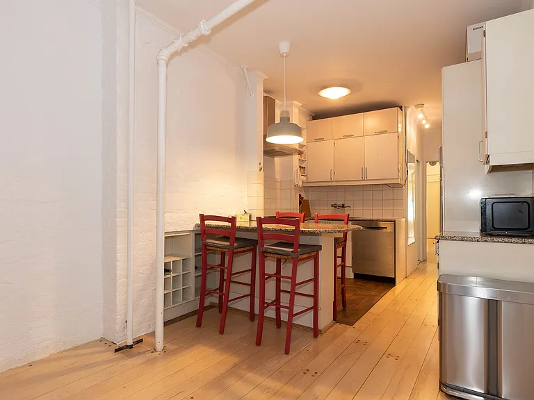 50 E 1st St #2 — Photo 3
