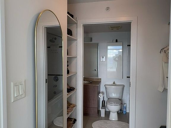 4th image of 610 Granville St #2314