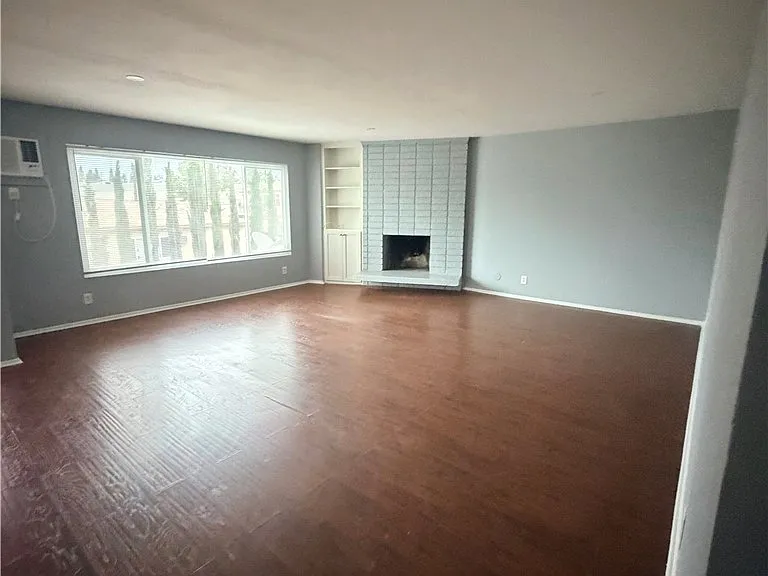 2559 Yorkshire Way — Photo 7
