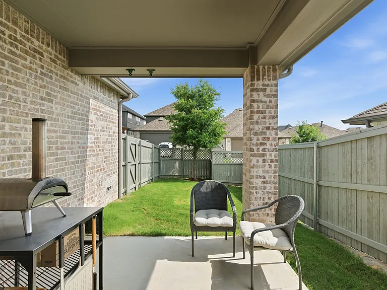2225 Elm Pl — Photo 29