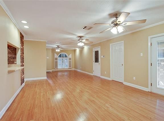 5th image of 2321 S Friendship Dr