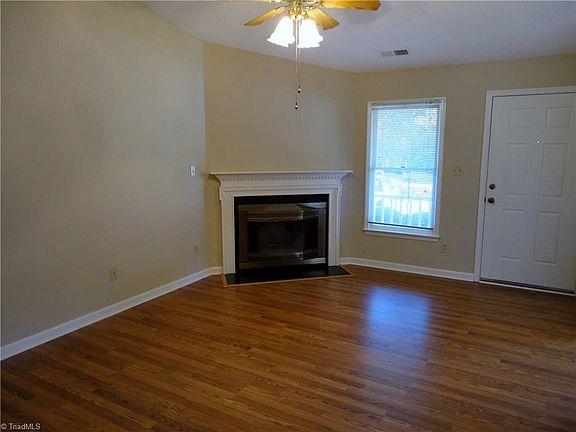 3rd image of 9 Collwood Ct