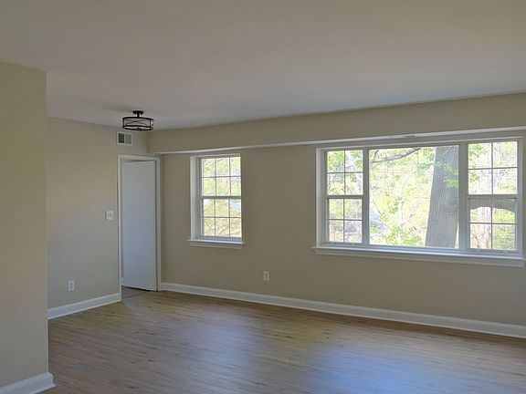 5th image of 1322 Fort Myer Dr APT 912