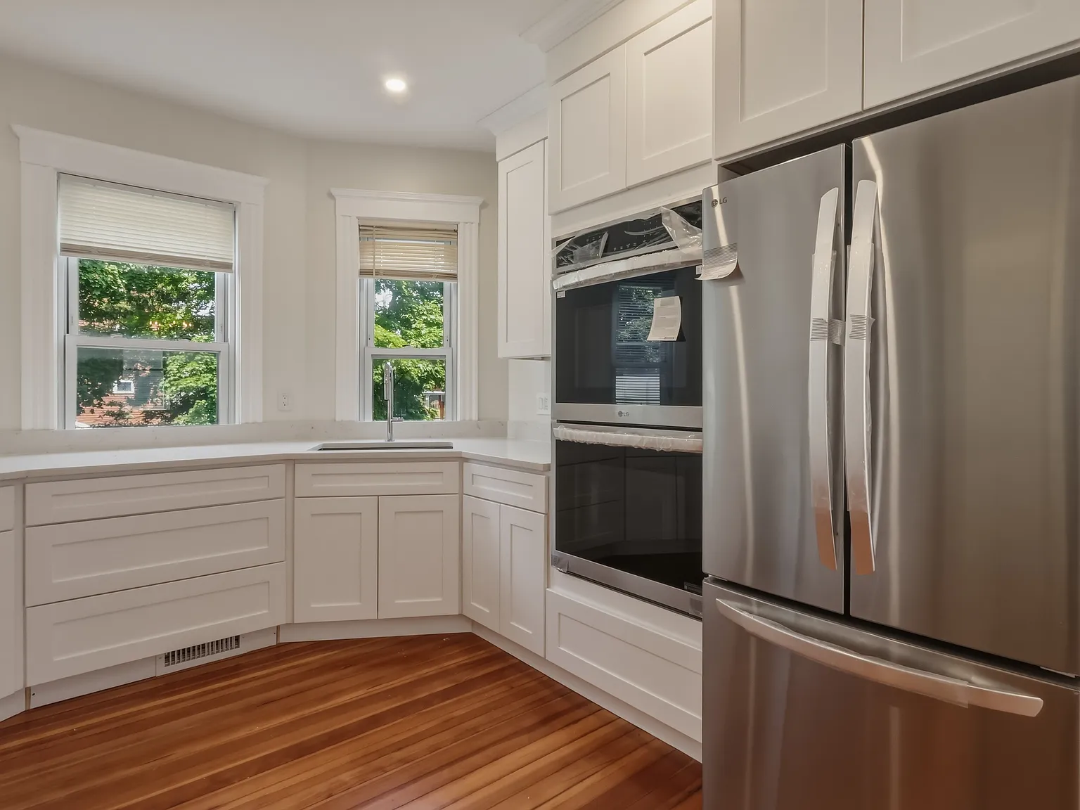 2 bed, 1300 sqft, $4,100 — Photo 2