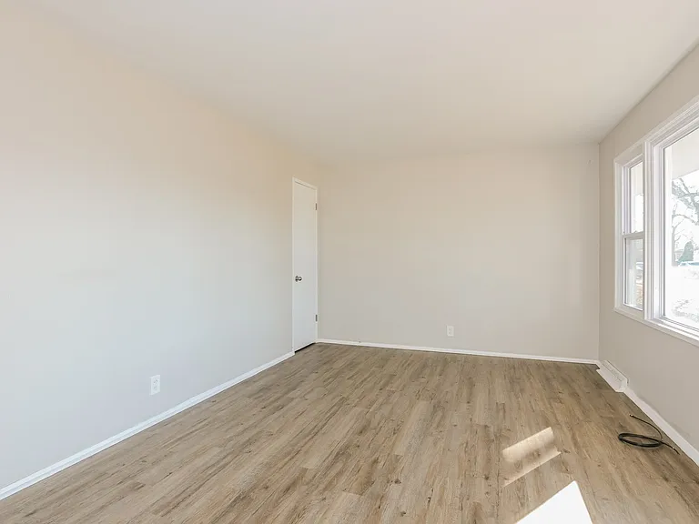 526619_018_living_room_13529438.jpg