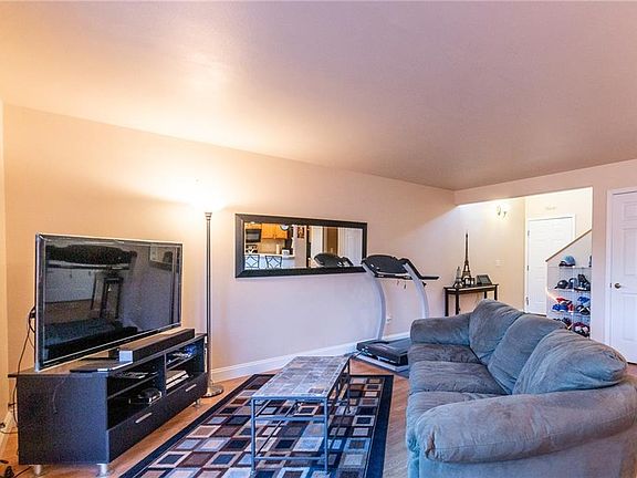4th image of 3623 Olympic Blvd