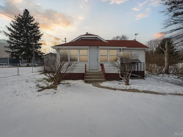 8137 N State Rd, Otisville, MI 48463