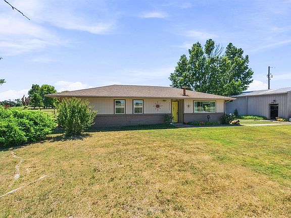 4th image of 449309 E Highway 60