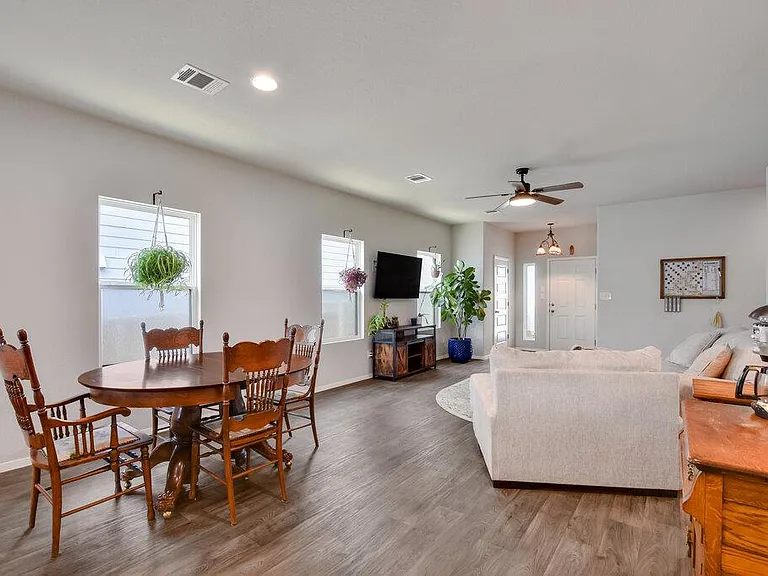 121 Bent Creek Ln — Photo 4