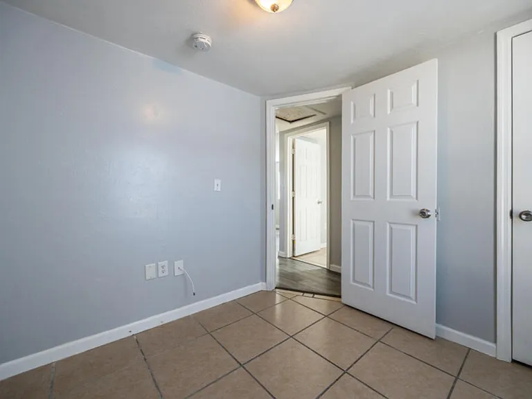 278 NE Ark Pl — Photo 11
