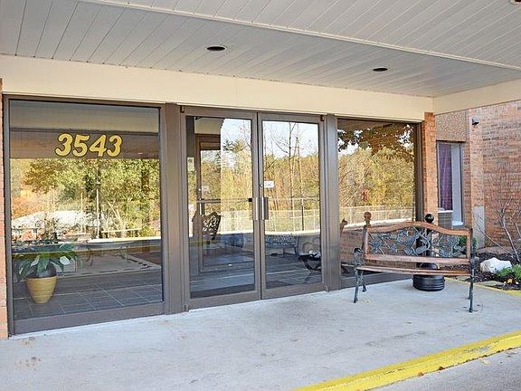2nd image of 3543 Amberacres Dr APT 103W