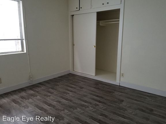 5th image of 1060 W 60th Pl