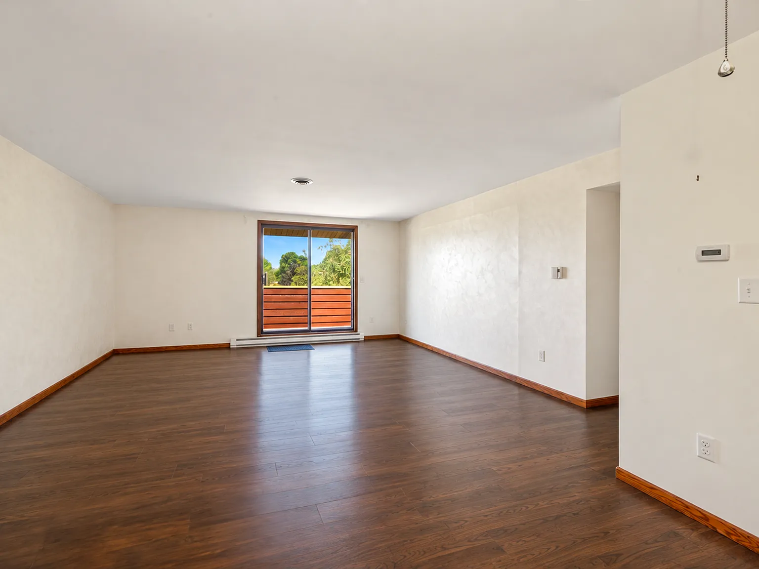 2 bed, 940 sqft, $1,700 — Photo 3