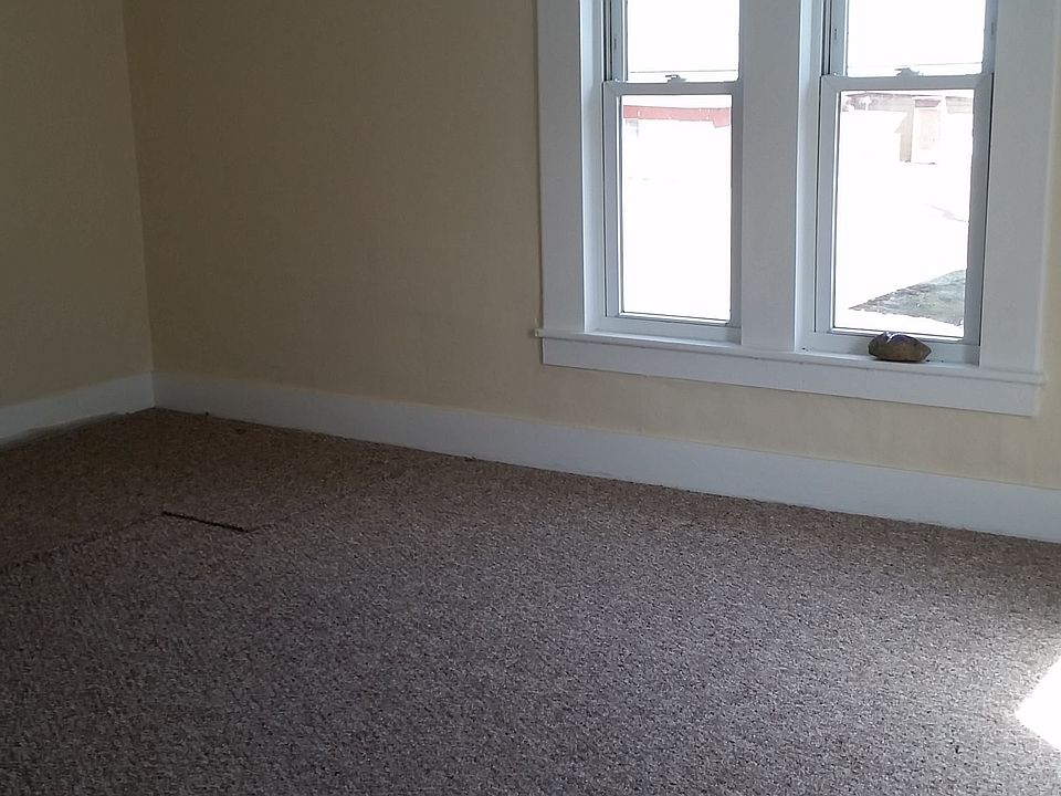 2nd image of 102 Fair St #2
