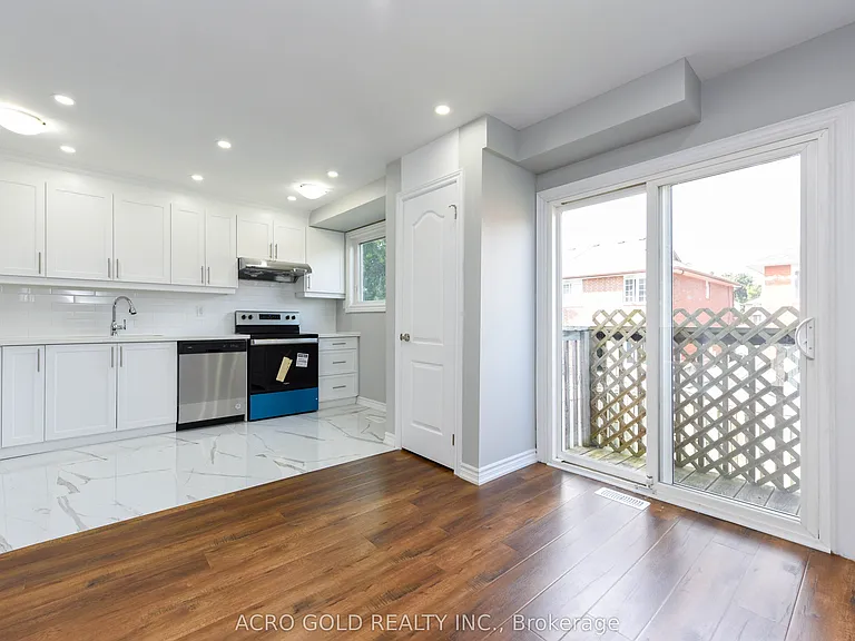 19 Hoskins Sq — Photo 7