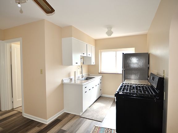 5th image of 221 Bank Ave #4