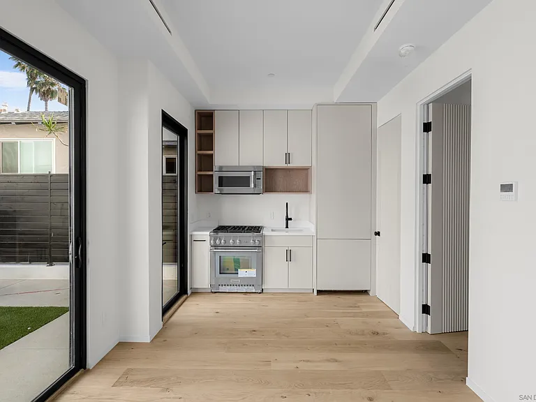 246 Playa Del Norte St — Photo 20