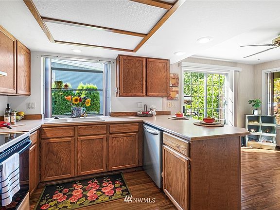 Great kitchen with bar seating 