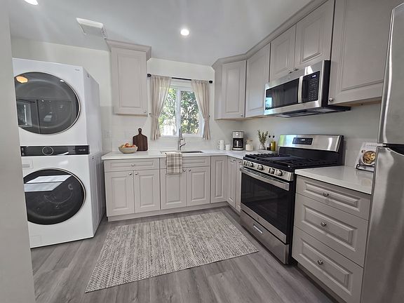 4th image of 10154 Lemona Ave