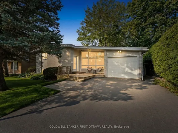 4 Alderbrook Dr, Ottawa, ON K2H 5W5