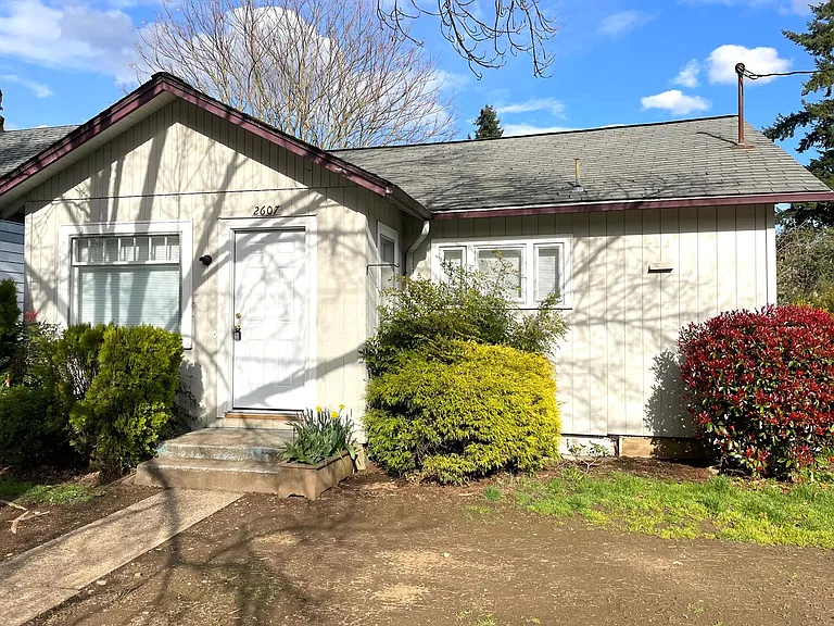 2605 T St — Photo 2