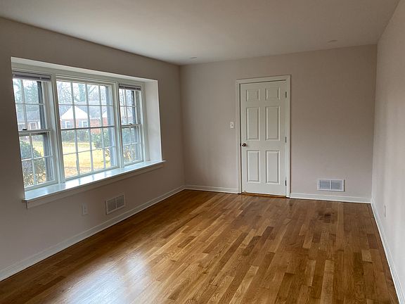 3rd image of 1210 Starling Cir