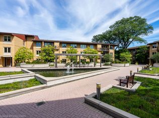 2500 W Talcott Rd APT 105, Park Ridge, IL 60068