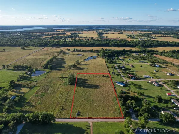 12 E 280th Rd, Grove, OK 74344