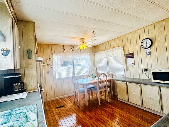 4th image of 427 Fairway Dr